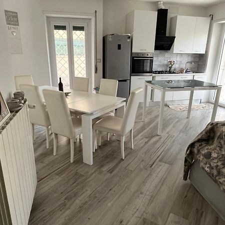 Aria Di Mare Lägenhet Lido di Ostia Exteriör bild